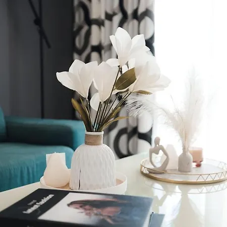 High End 2 Bedroom St Julians 아파트 *